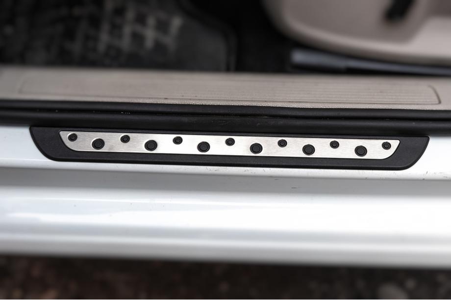 Volkswagen Golf 7/E-Golf 2012-2020 Nakładki progowe Flexill Dotline (4 szt, stal nierdzewna) Zdjęcia 2