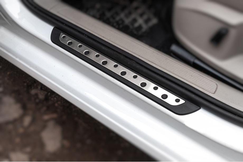 Volkswagen Golf 7/E-Golf 2012-2020 Nakładki progowe Flexill Dotline (4 szt, stal nierdzewna) Zdjęcia 1