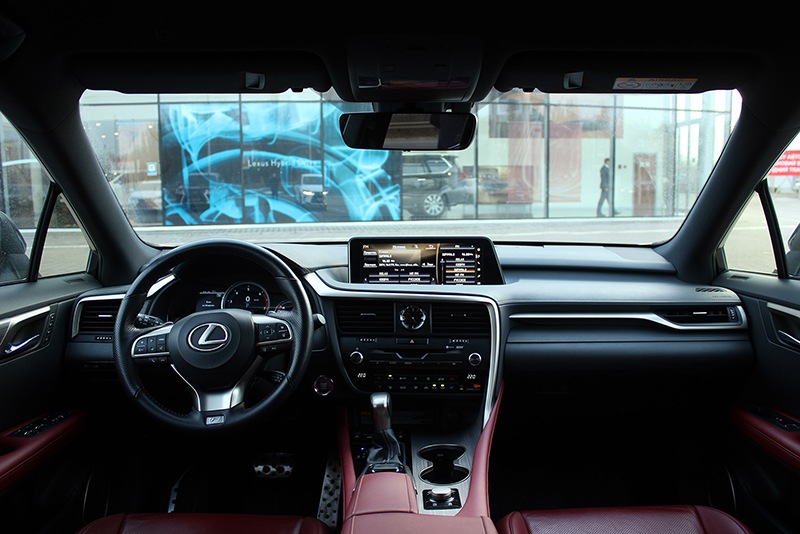 Przegląd zwrotnicy Lexus RX F Sport