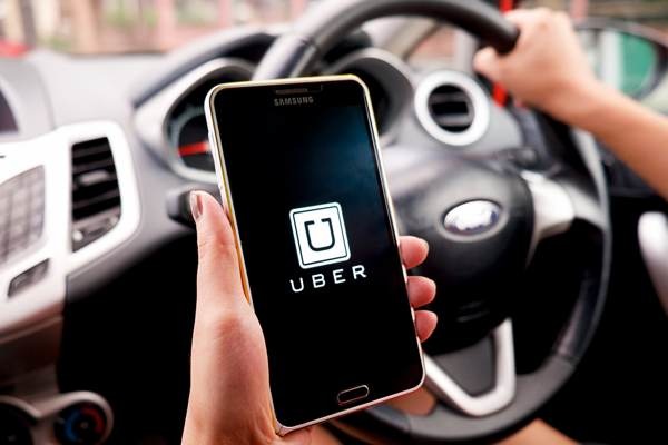 Pasażerowie i kierowcy Uber będą rozmawiać przez wbudowany czat