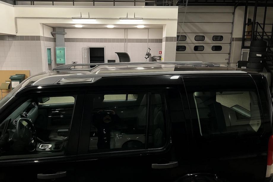 Land Rover Discovery IV 2009-2017 Relingi dachowe Model Oryginalny (srebrne) Image