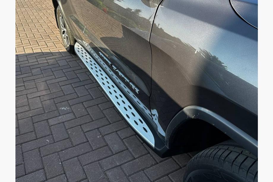 Jeep Grand Cherokee WK2 2010-2021 Progi Boczné Oryginalne (2 szt) Image