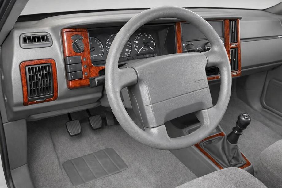 Volvo 440/460 1988-1996 Nakładki na Deskę Rozdzielczą Image