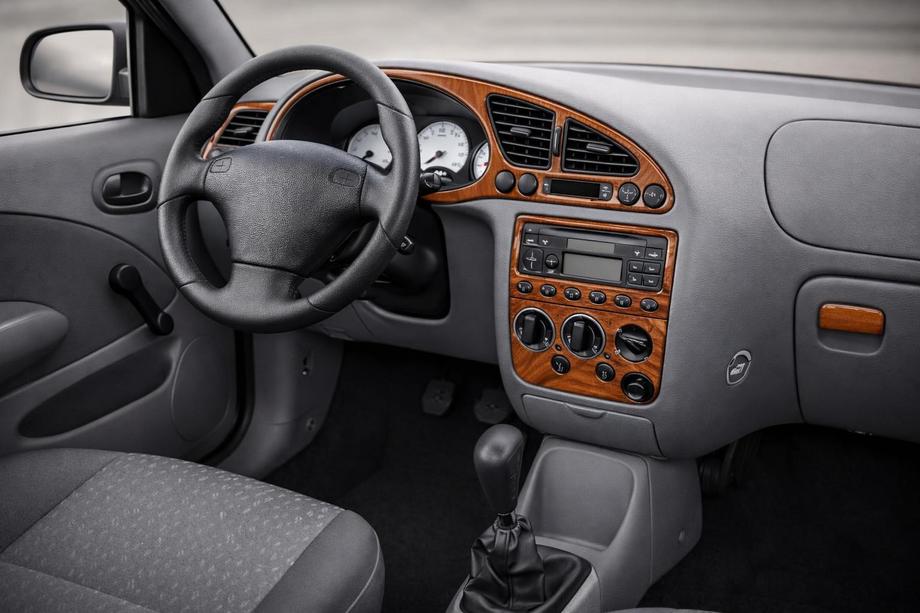 Ford Fiesta 1995-2001 Nakładki na deskę rozdzielczą (1999-2001) Zdjęcia 1