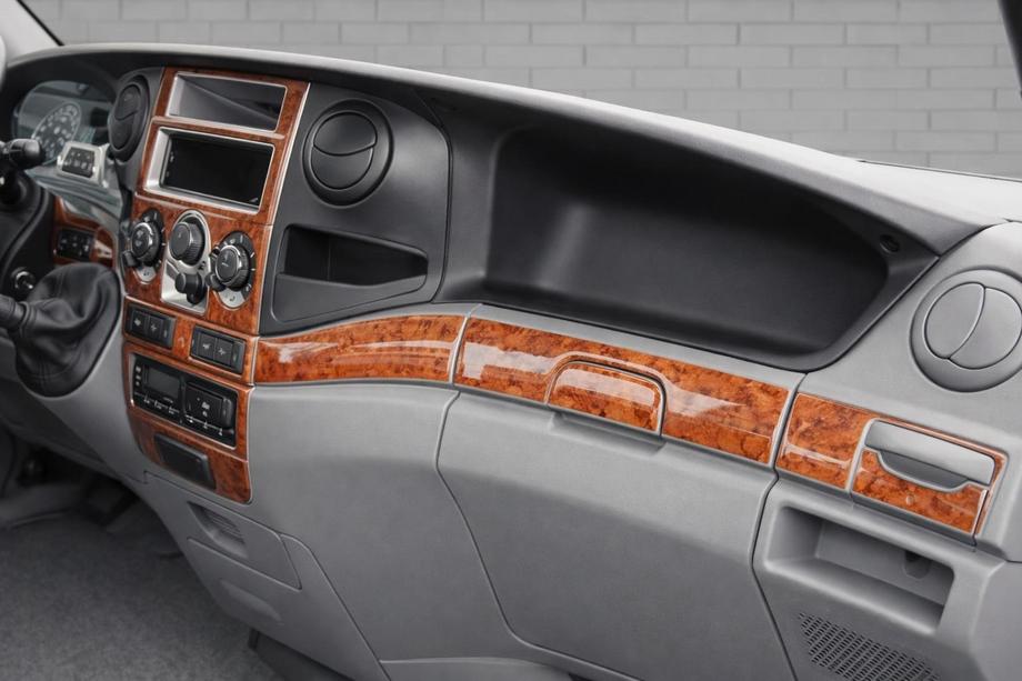 Iveco Daily 2006-2014 Nakładki na Deskę Rozdzielczą Image