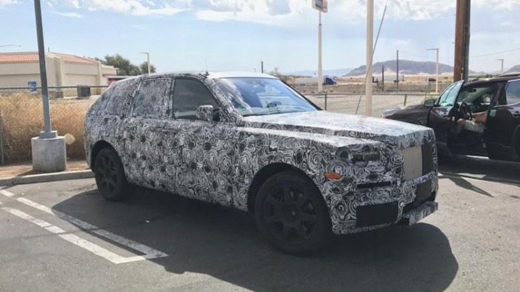 Firma Rolls-Royce wyda crossover