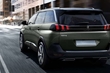 Francuski styl w zwrotnicy Peugeot 5008 2017 roku zdjęcia 2