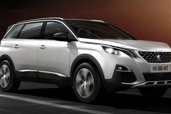 Francuski styl w zwrotnicy Peugeot 5008 2017 roku