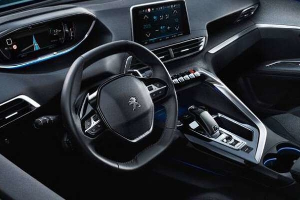 Francuski styl w zwrotnicy Peugeot 5008 2017 roku Zdjęcie 5