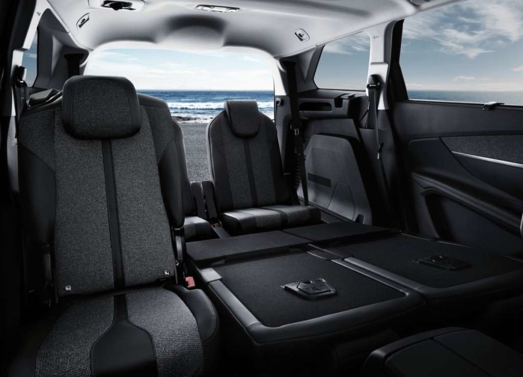 Francuski styl w zwrotnicy Peugeot 5008 2017 roku