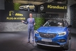 Opel zaprezentował swój pierwszy samochód hybrydowy zdjęcia 1