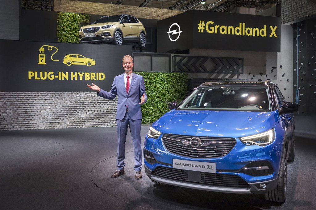 Opel zaprezentował swój pierwszy samochód hybrydowy