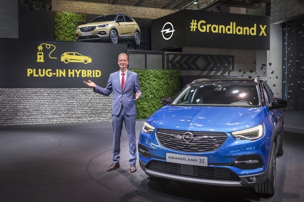 Opel zaprezentował swój pierwszy samochód hybrydowy