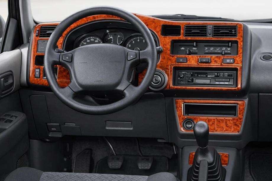 Toyota Rav 4 1996-2001 Nakładki na Deskę Rozdzielczą Drewno Image