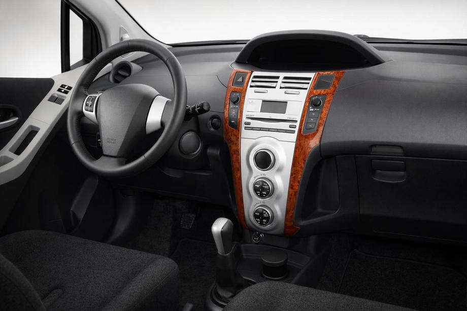 Toyota Yaris 2006-2011 Nakładki na Deskę Rozdzielczą Zdjęcia 1