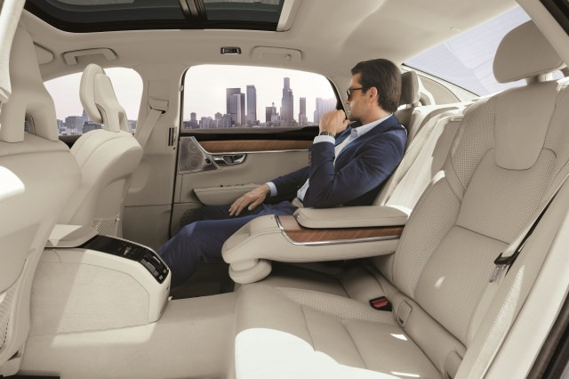 Przegląd zaktualizowanego sedan Volvo S90