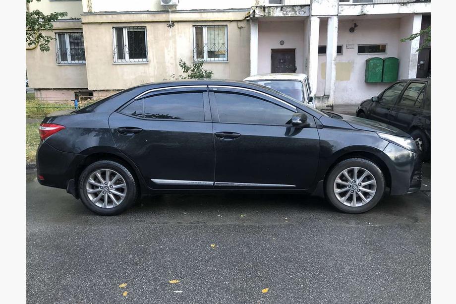 Toyota Corolla 2013-2019 Deflektory szyb z listwą chromowaną (4 szt, Niken) Image
