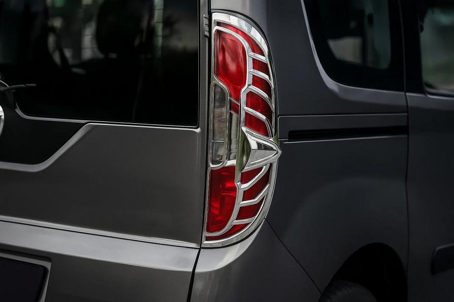 Fiat Doblo II 2010-2022 Chromowane nakładki na tylne lampy (2015↗, 2 szt, plastik) Image