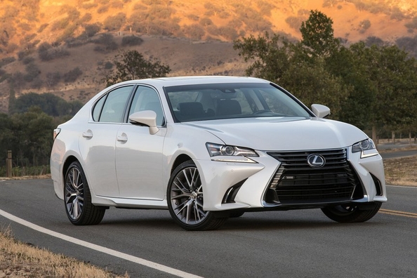 Przegląd sedan Lexus GS