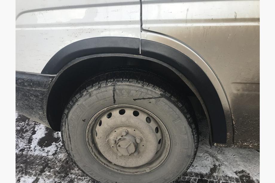 Mercedes Sprinter W901/902/903/904/905 1995–2006 Poszerzenia nadkoli (6 szt, czarne) Zdjęcia 4