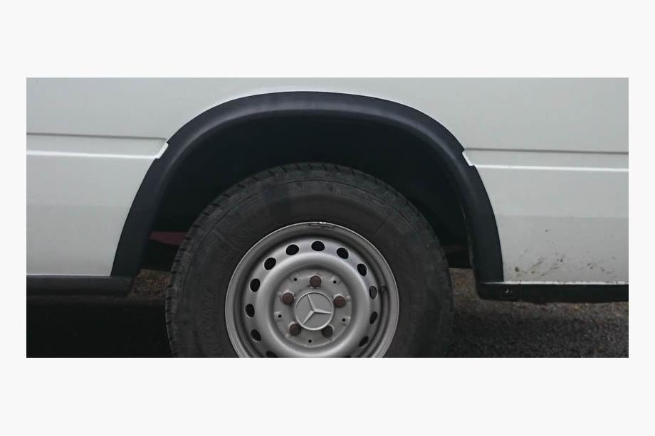 Mercedes Sprinter W901/902/903/904/905 1995–2006 Poszerzenia nadkoli (6 szt, czarne) Zdjęcia 3