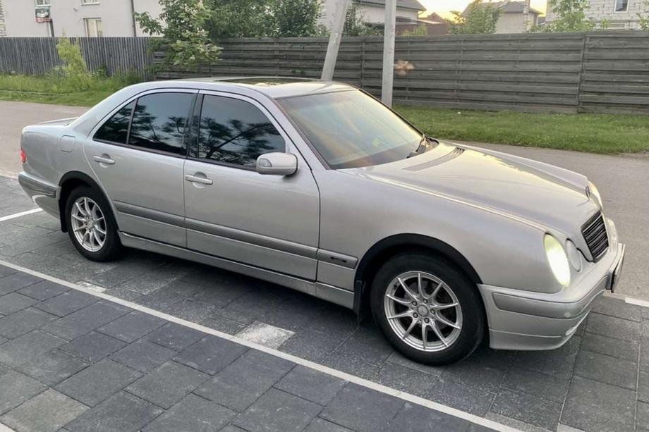 Mercedes E-class W210 1995-2002 Nakładki na nadkola (4 szt, czarne) Image