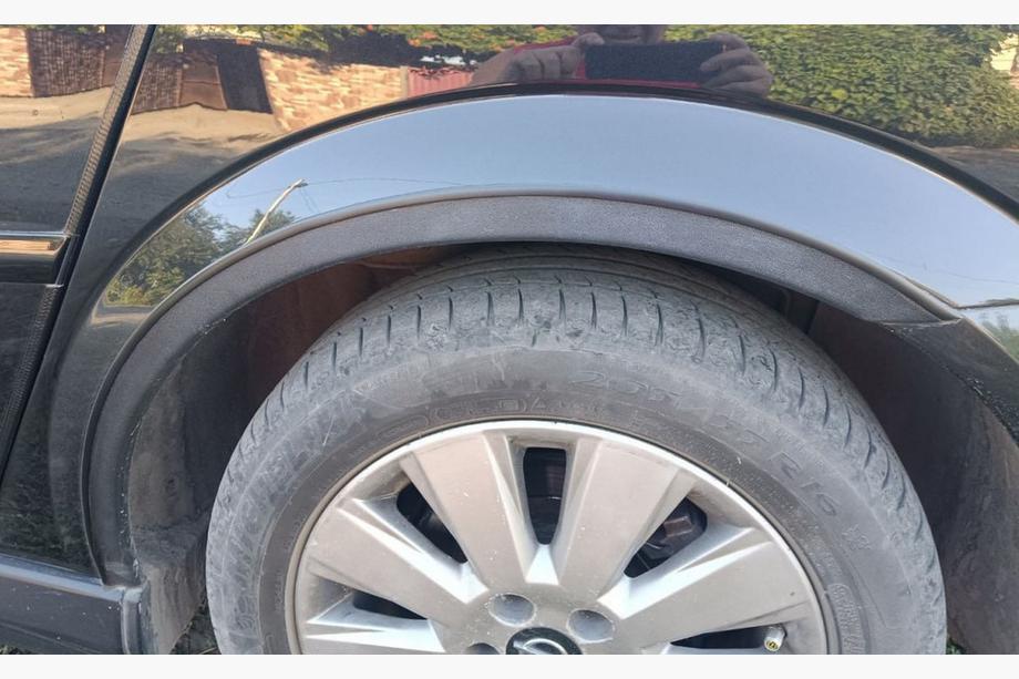 Opel Vectra C 2002-2008 Poszerzenia nadkoli SD (4 szt, czarne) Zdjęcia 5