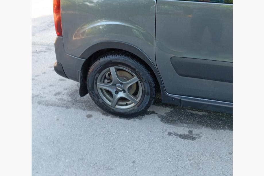 Peugeot Partner Tepee 2008-2018 Nakładki na nadkola (4 szt, czarne) XTR, 2 drzwi boczne, plastik Zdjęcia 4