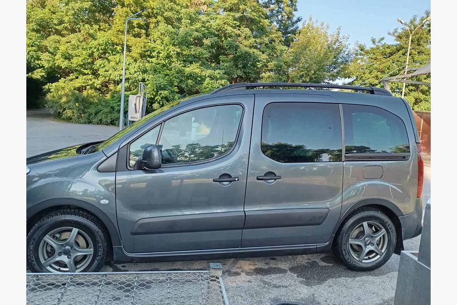 Peugeot Partner Tepee 2008-2018 Nakładki na nadkola (4 szt, czarne) XTR, 2 drzwi boczne, plastik Zdjęcia 3