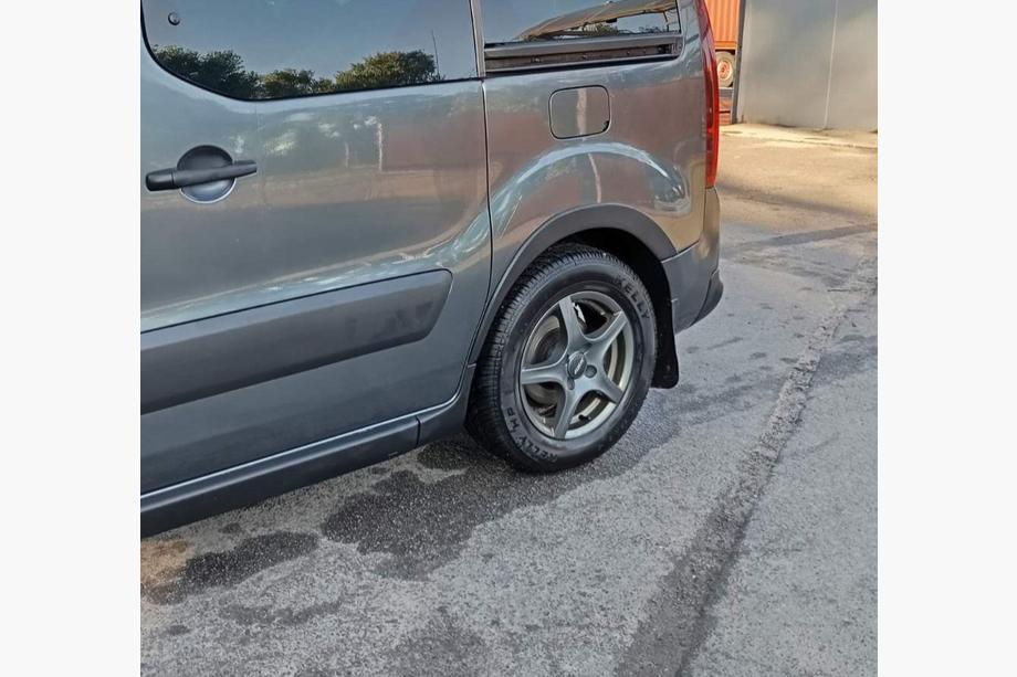 Peugeot Partner Tepee 2008-2018 Nakładki na nadkola (4 szt, czarne) XTR, 2 drzwi boczne, plastik Zdjęcia 5