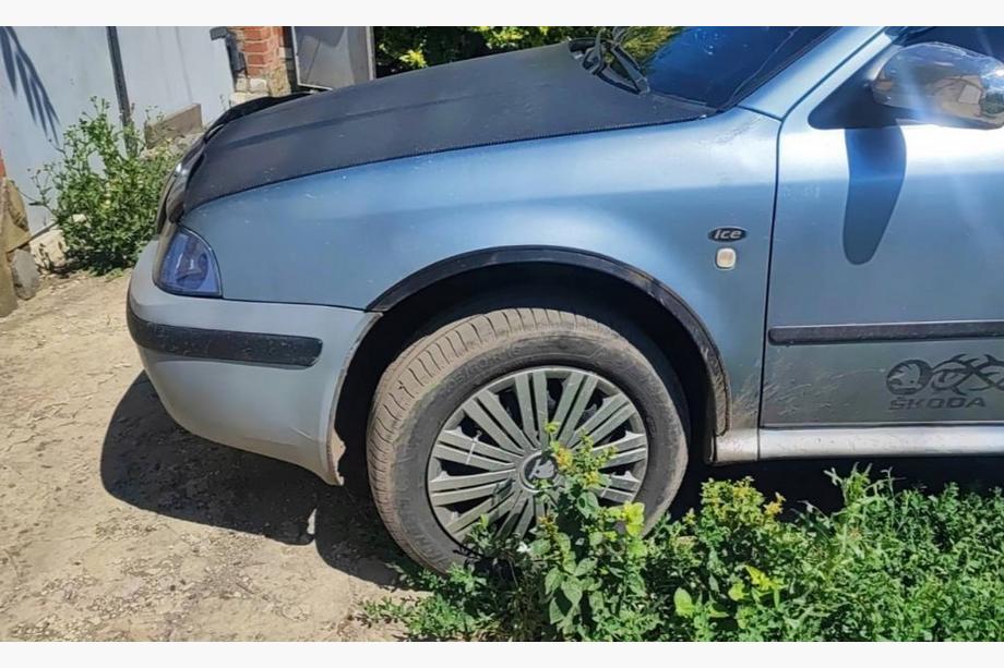 Skoda Octavia I Tour A4 1996-2010 Nakładki na nadkola (4 szt, czarne) Image