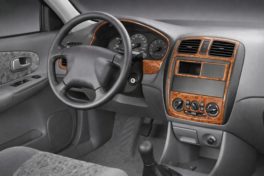 Mazda 323 1977-2003 Nakładki na Deskę Rozdzielczą (2000-2004) Image