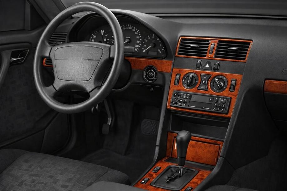 Mercedes C-class W202 1993-2001 Nakładki na deskę rozdzielczą (1995-1997) Carbon Image