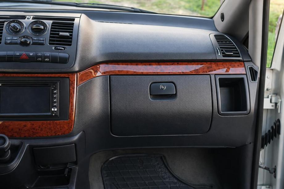 Mercedes Vito W639 2004-2014 Listwy ozdobne deski rozdzielczej (Meric, paski) Image