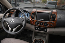 Mitsubishi L200 2006-2015 Zestaw wykończeń deski rozdzielczej (13 elementów) zdjęcia 1