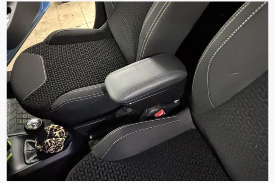 Citroen C-3 2009–2016 Podlokietnik (z plastikowym adapterem na uchwyt na kubek) Image