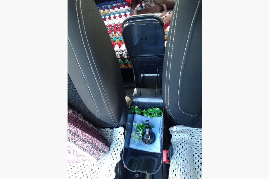 Citroen C-3 2009–2016 Podlokietnik (z plastikowym adapterem na uchwyt na kubek) Zdjęcia 13