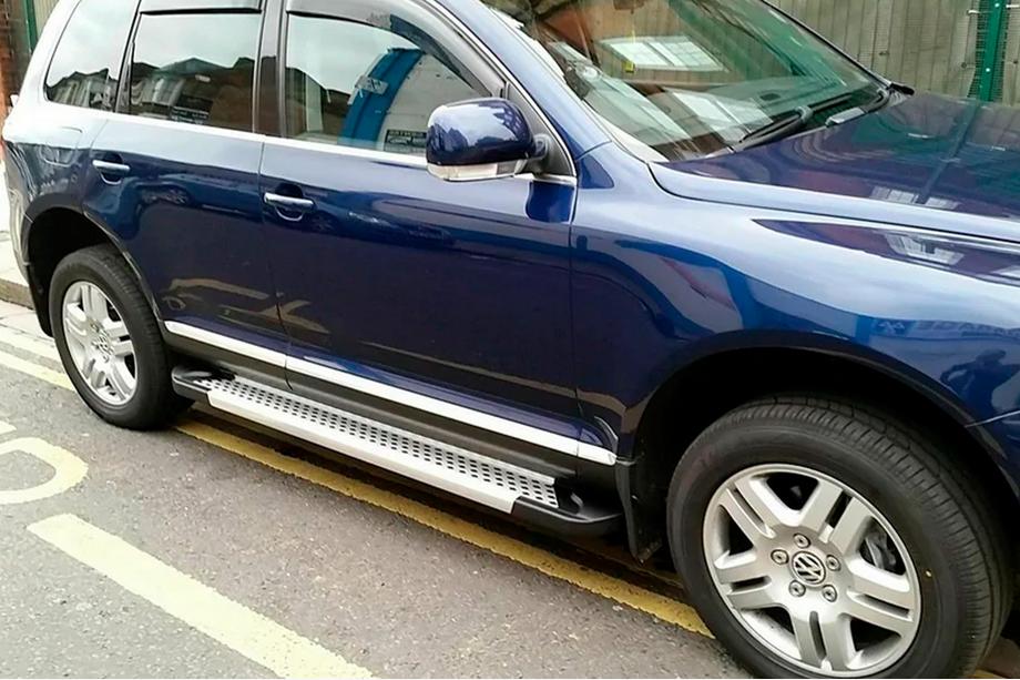 Volkswagen Touareg 2002–2010 Progi Boczne Allmond Grey (2 szt., Aluminium) Image