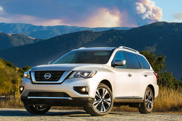 Przegląd 7-miejscowego zaktualizowanego zwrotnicy Nissan Pathfinder