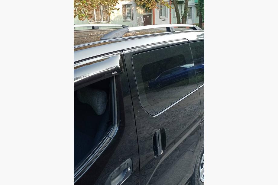 Nissan NV200 2009- Relingi Dachowe Chromowane 143 cm, Plastikowe Nóżki Image