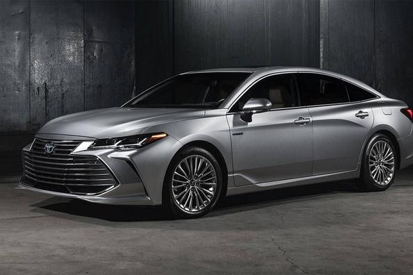 Flagowy sedan Toyota Avalon 2018 roku roku modelowego