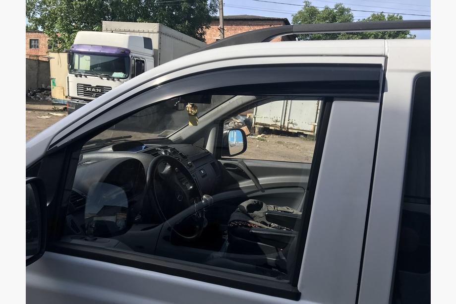 Mercedes Vito W639 2004-2014 Deflektory Okien (2 szt., Sunplex Sport) Zdjęcia 3