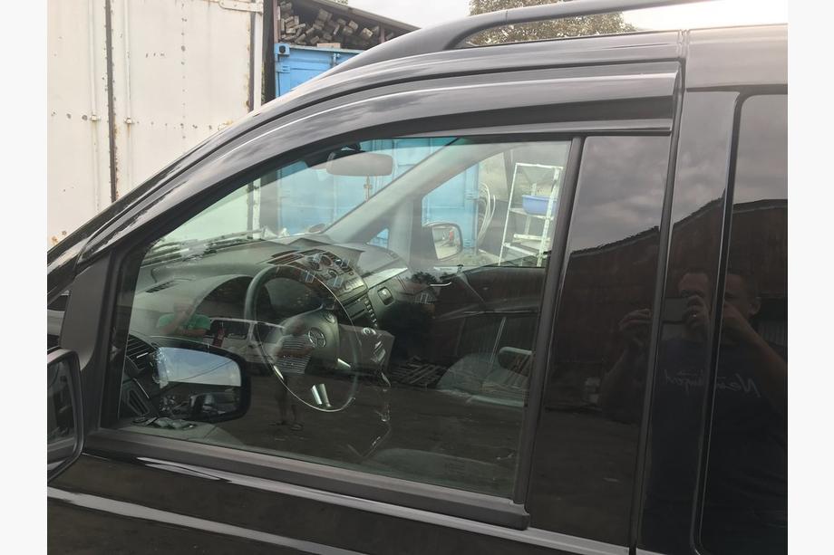 Mercedes Vito W639 2004-2014 Deflektory Okien (2 szt., Sunplex Sport) Zdjęcia 7