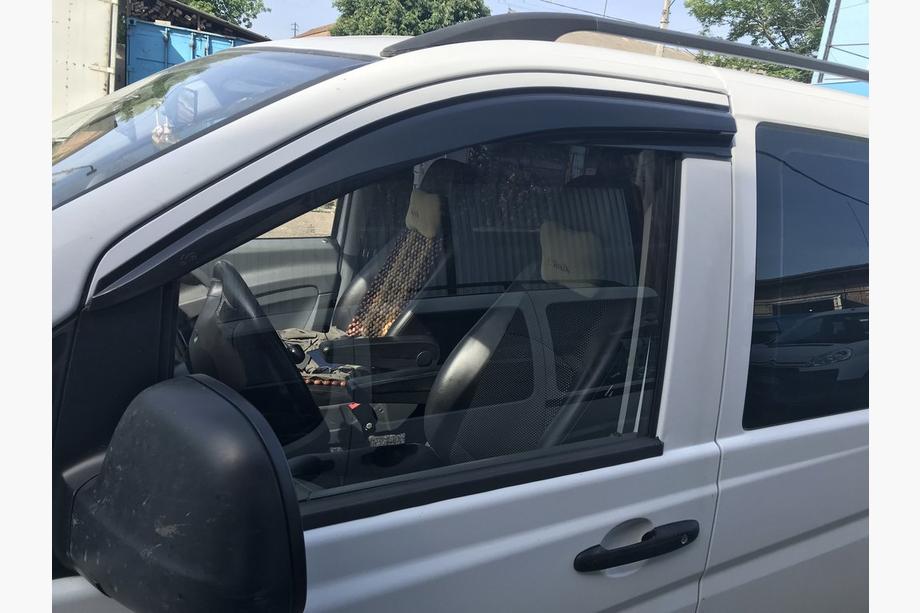 Mercedes Viano 2004-2014 Deflektory Okien (2 szt., Sunplex Sport) Zdjęcia 3