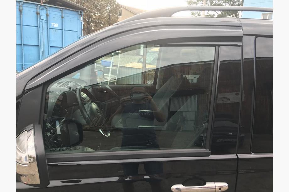 Mercedes Viano 2004-2014 Deflektory Okien (2 szt., Sunplex Sport) Zdjęcia 6