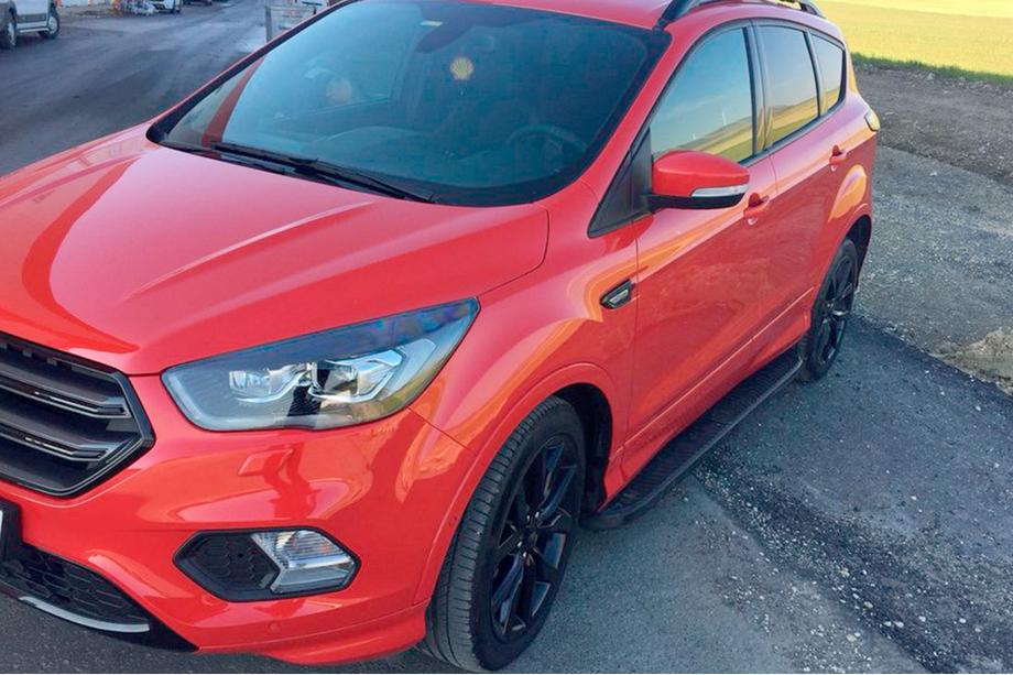 Ford Kuga/Escape 2013-2019 Progi Boczné Tayga Black (2 szt., Aluminium) Image