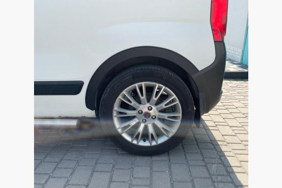 Fiat Fiorino/Qubo 2008-2024 Nakładki na nadkola (4 szt, czarne) 1 Drzwi Bocznych, Metalowe Zdjęcia 2