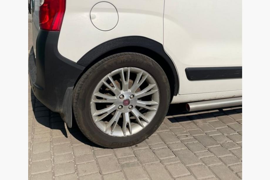 Fiat Fiorino/Qubo 2008-2024 Nakładki na nadkola (4 szt, czarne) 1 Drzwi Bocznych, Metalowe Zdjęcia 4