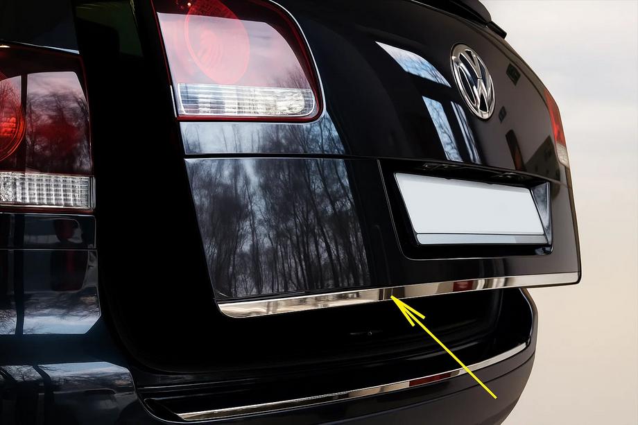 Volkswagen Touareg 2002–2010 Listwa Chromowana Klapy Bagaznika Carmos - (ABS) Image