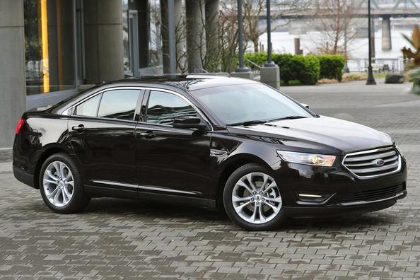 Przegląd sedan Ford Taurus 2013-go roku modelowego